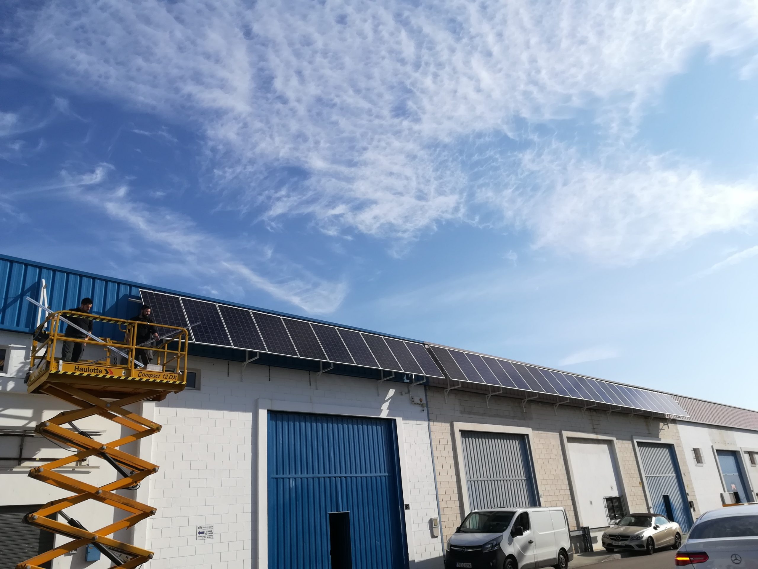ejemplo de empresas que se han unido al autoconsumo con SMSolar